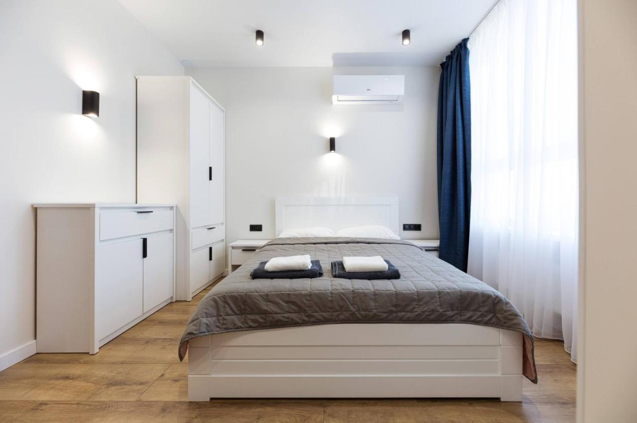 Ferienwohnung Квартири Люкс Метро Чернігівська Kiew Exterior foto