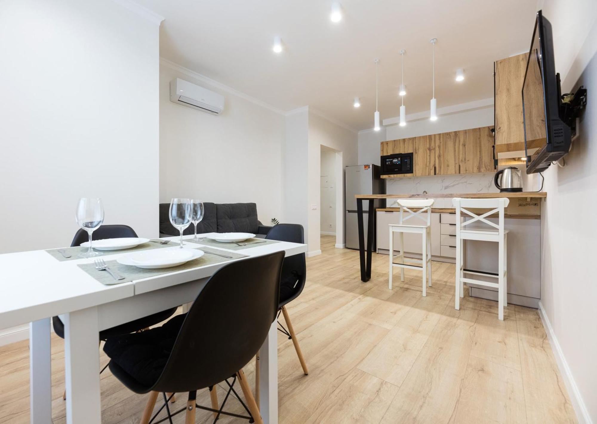 Ferienwohnung Квартири Люкс Метро Чернігівська Kiew Exterior foto