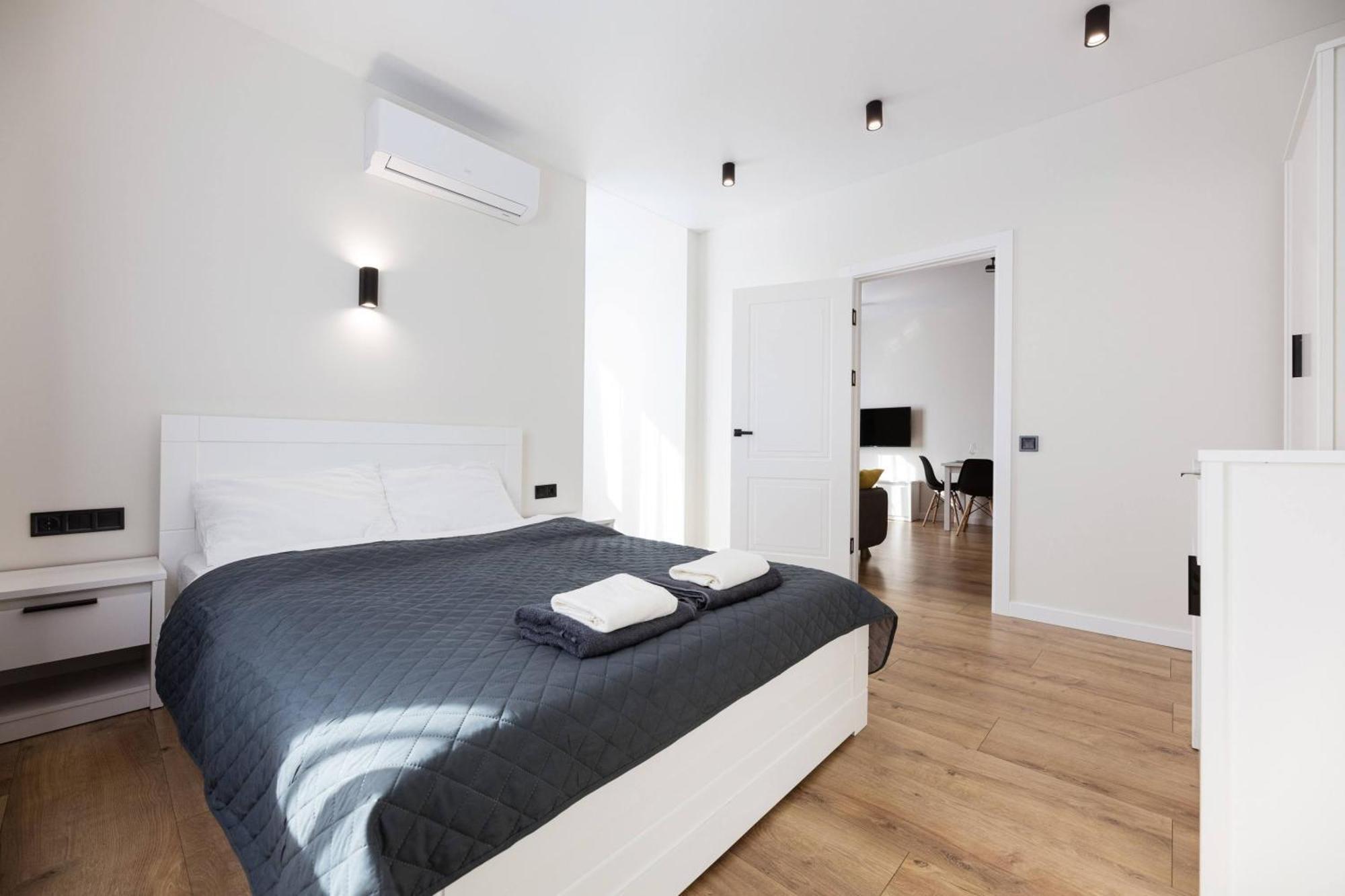 Ferienwohnung Квартири Люкс Метро Чернігівська Kiew Exterior foto