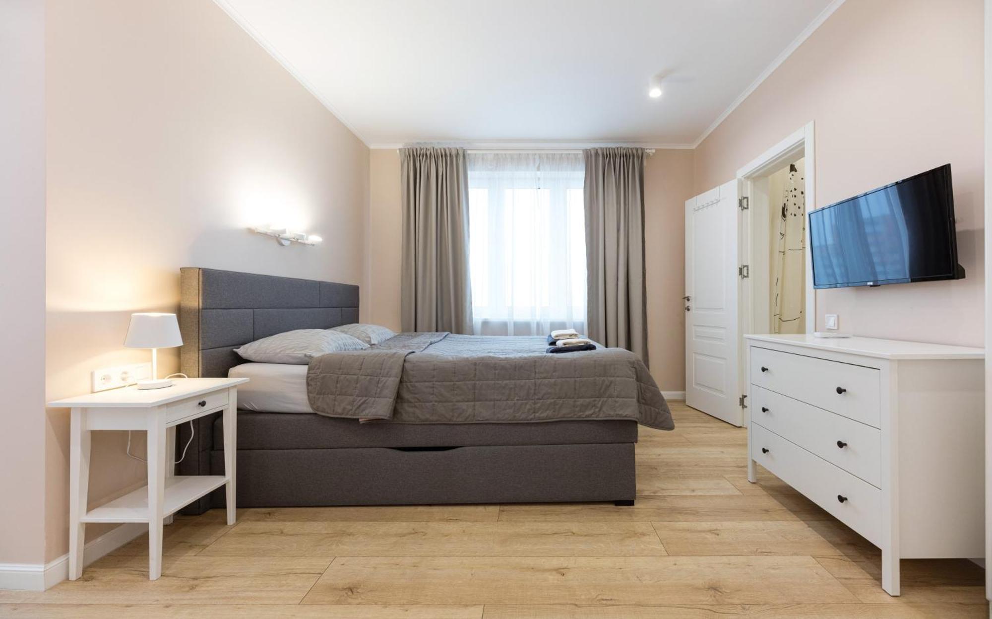 Ferienwohnung Квартири Люкс Метро Чернігівська Kiew Exterior foto