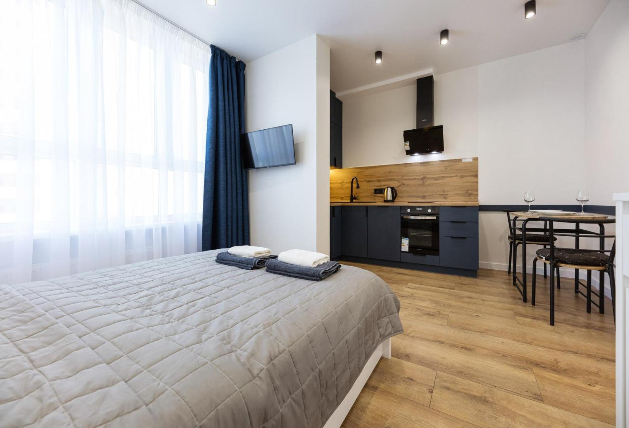 Ferienwohnung Квартири Люкс Метро Чернігівська Kiew Exterior foto