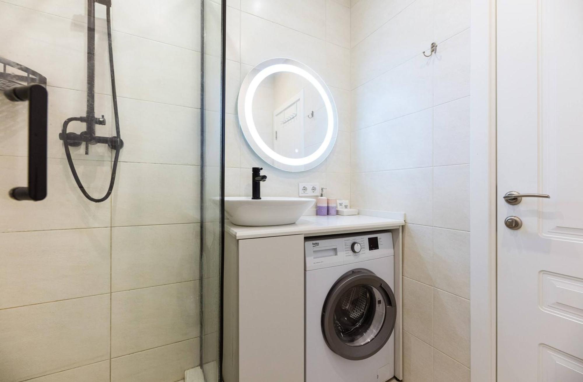 Ferienwohnung Квартири Люкс Метро Чернігівська Kiew Exterior foto